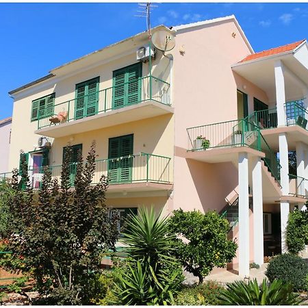 Apartments Lujo Примоштен Экстерьер фото