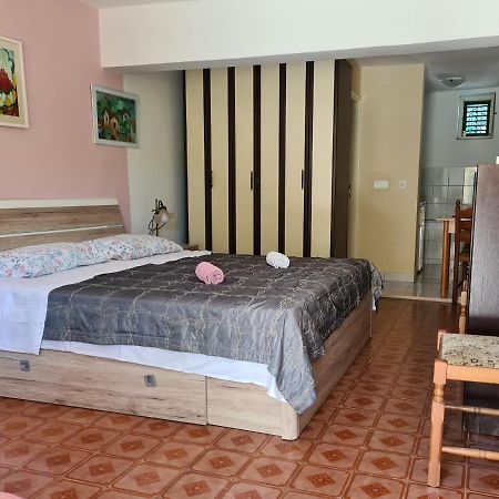 Apartments Lujo Примоштен Экстерьер фото