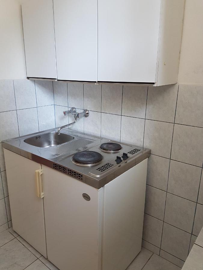 Apartments Lujo Примоштен Экстерьер фото