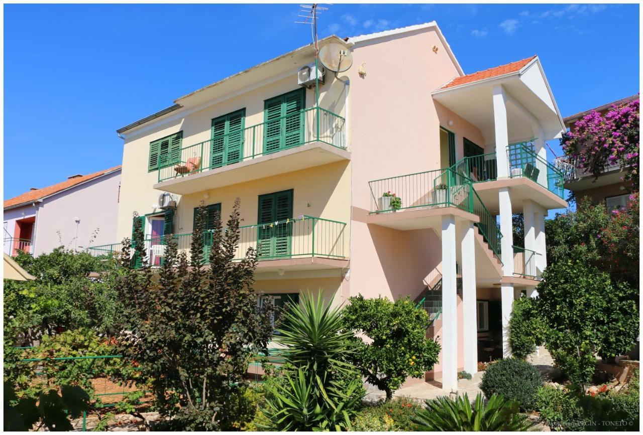 Apartments Lujo Примоштен Экстерьер фото