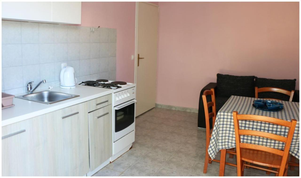 Apartments Lujo Примоштен Экстерьер фото