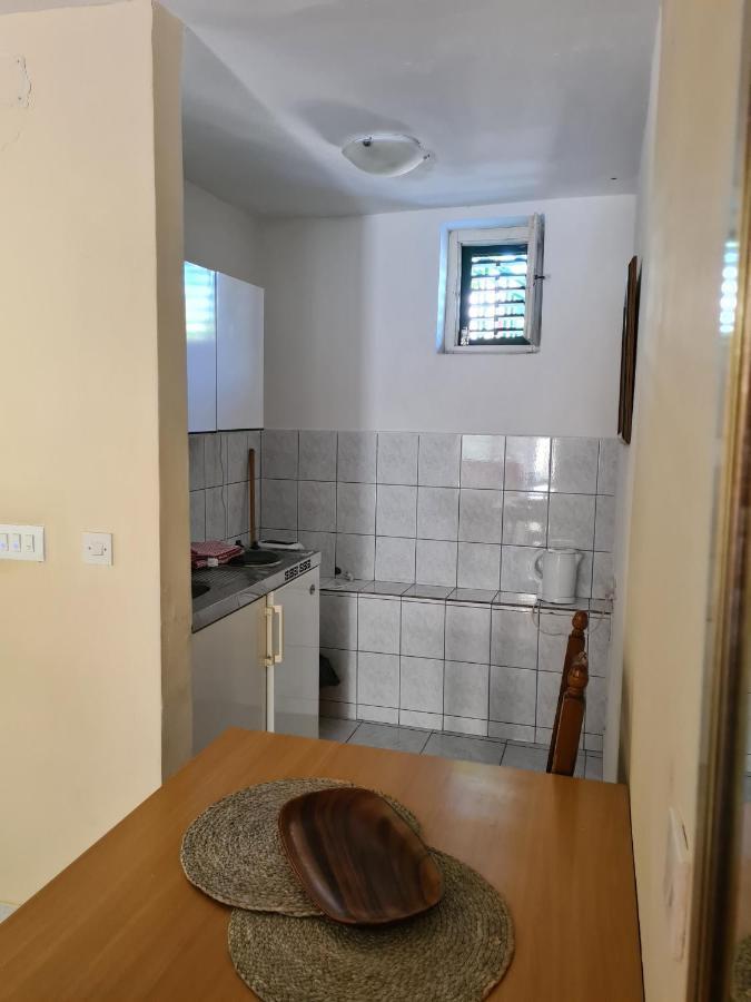 Apartments Lujo Примоштен Экстерьер фото